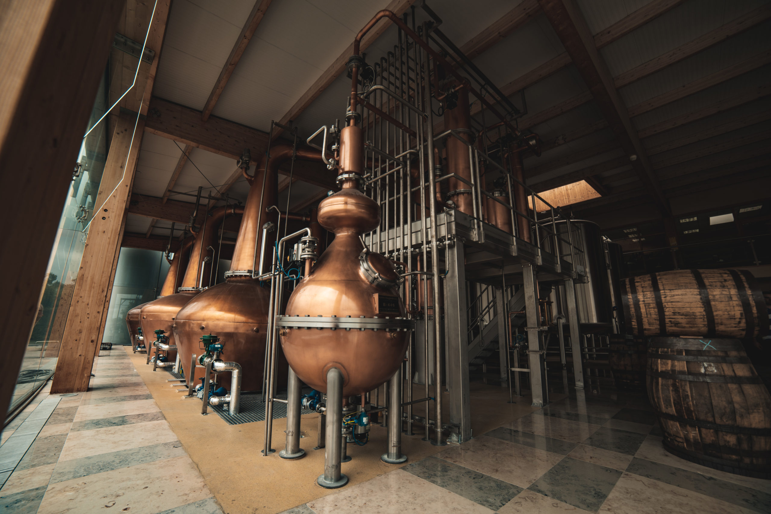 https://www.summertonclub.com/wp-content/uploads/2023/05/Boann-Distillery-Internal-16-scaled.jpg